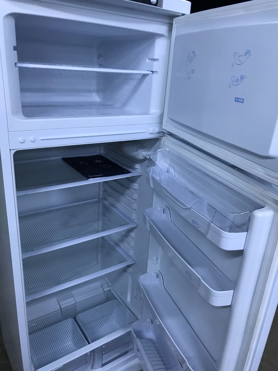 Холодильник морозильник индезит